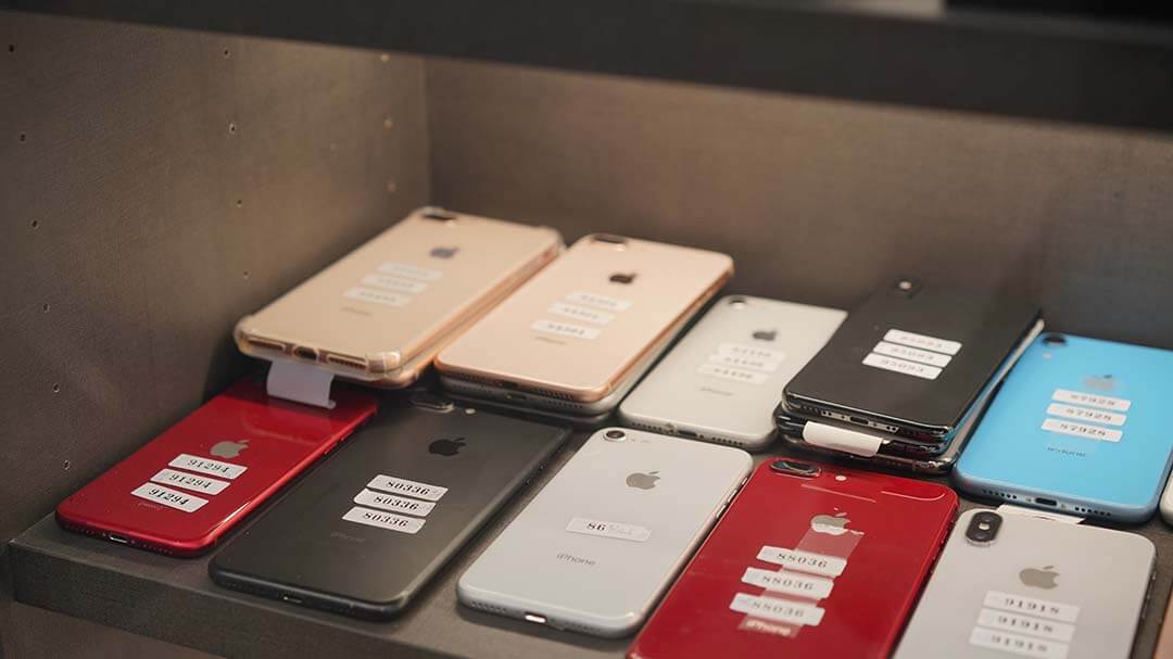 多款二手iPhone展示實拍｜包含iPhone XR、iPhone 7、8 Plus 等熱門機型，供參考估價或販售選擇